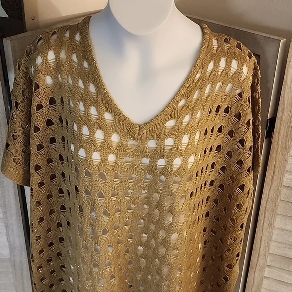 CW Classics brand Gold Tunic - Picture 2 of 9
